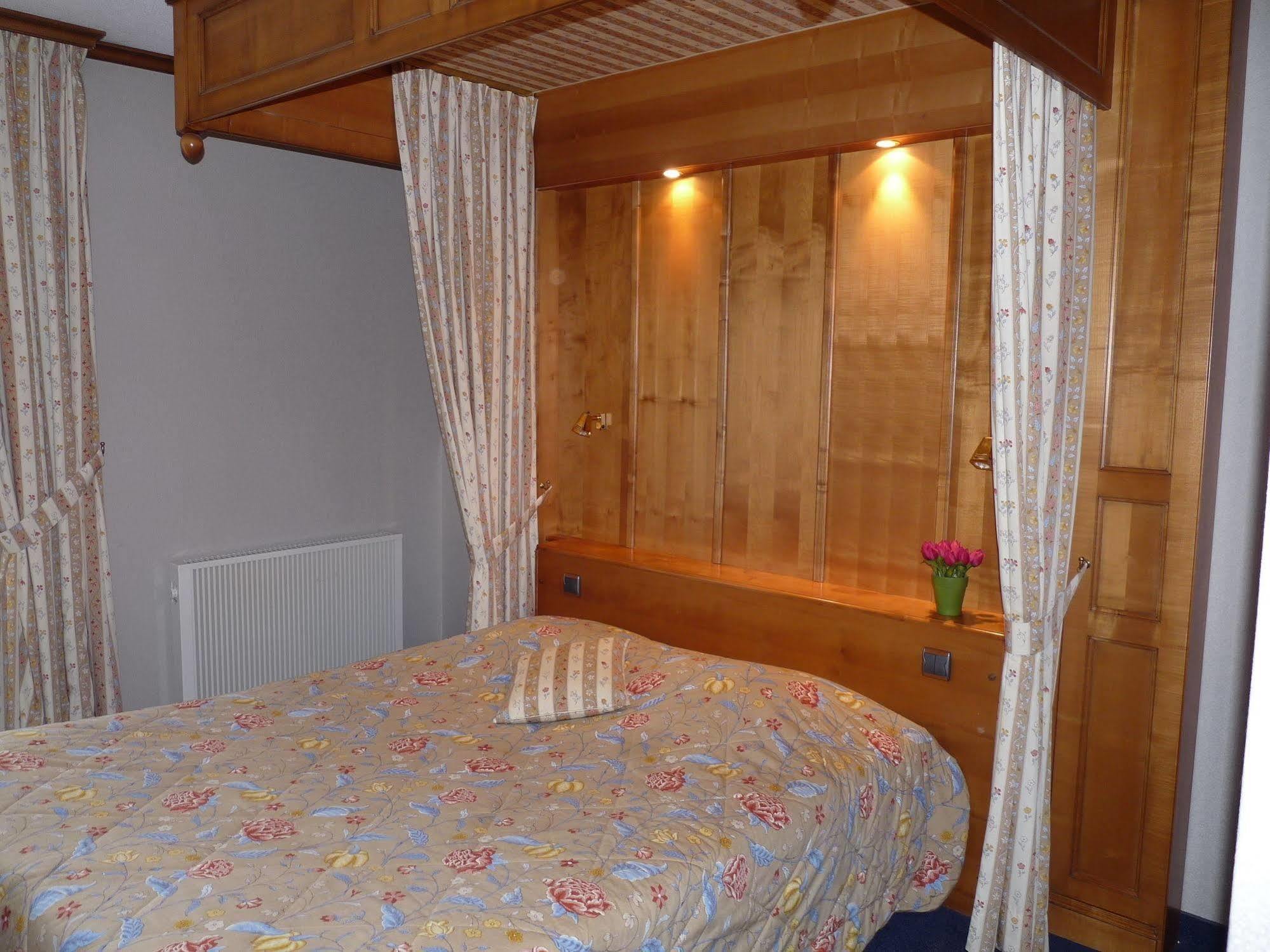 Hotel Le Риквир Екстериор снимка